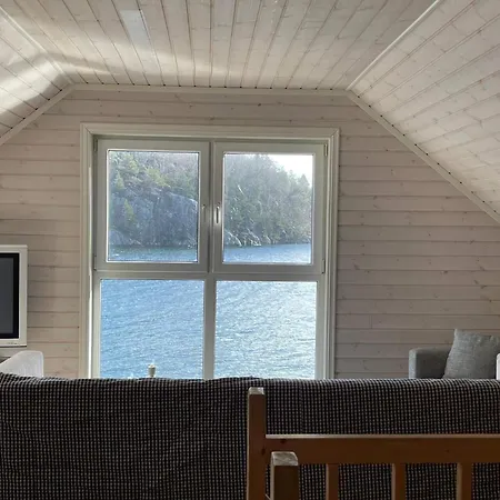 6 Person In Rubbestadneset