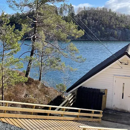 6 Person In * Rubbestadneset